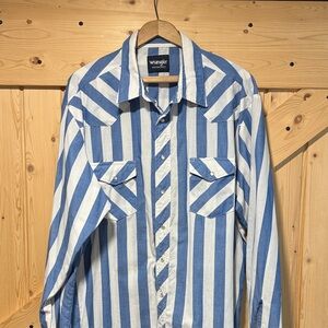 Wrangler Men's Blue and White Striped Casual Shirt